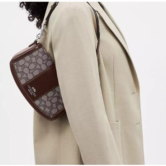 NWT Coach Andrea Shoulder bag in Brown Signature Jacquard - Picture 1 of 16